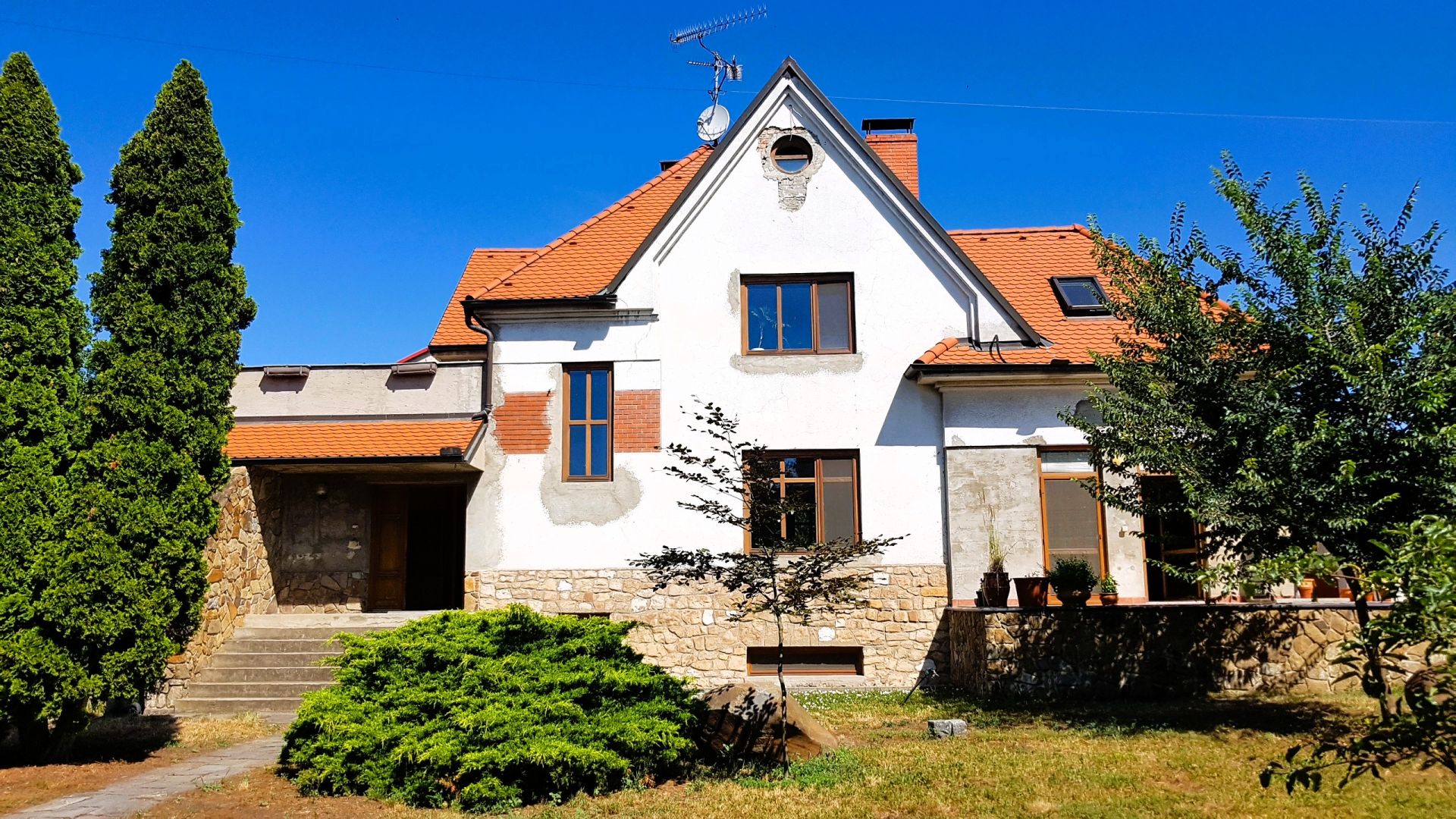 Čtyřpodlažní, samostatně stojící dům 6+1, 303m2 v Hodoníně - PRODEJ